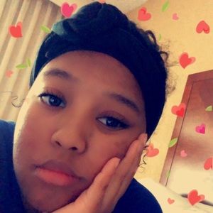 Meet your Posher, Nia